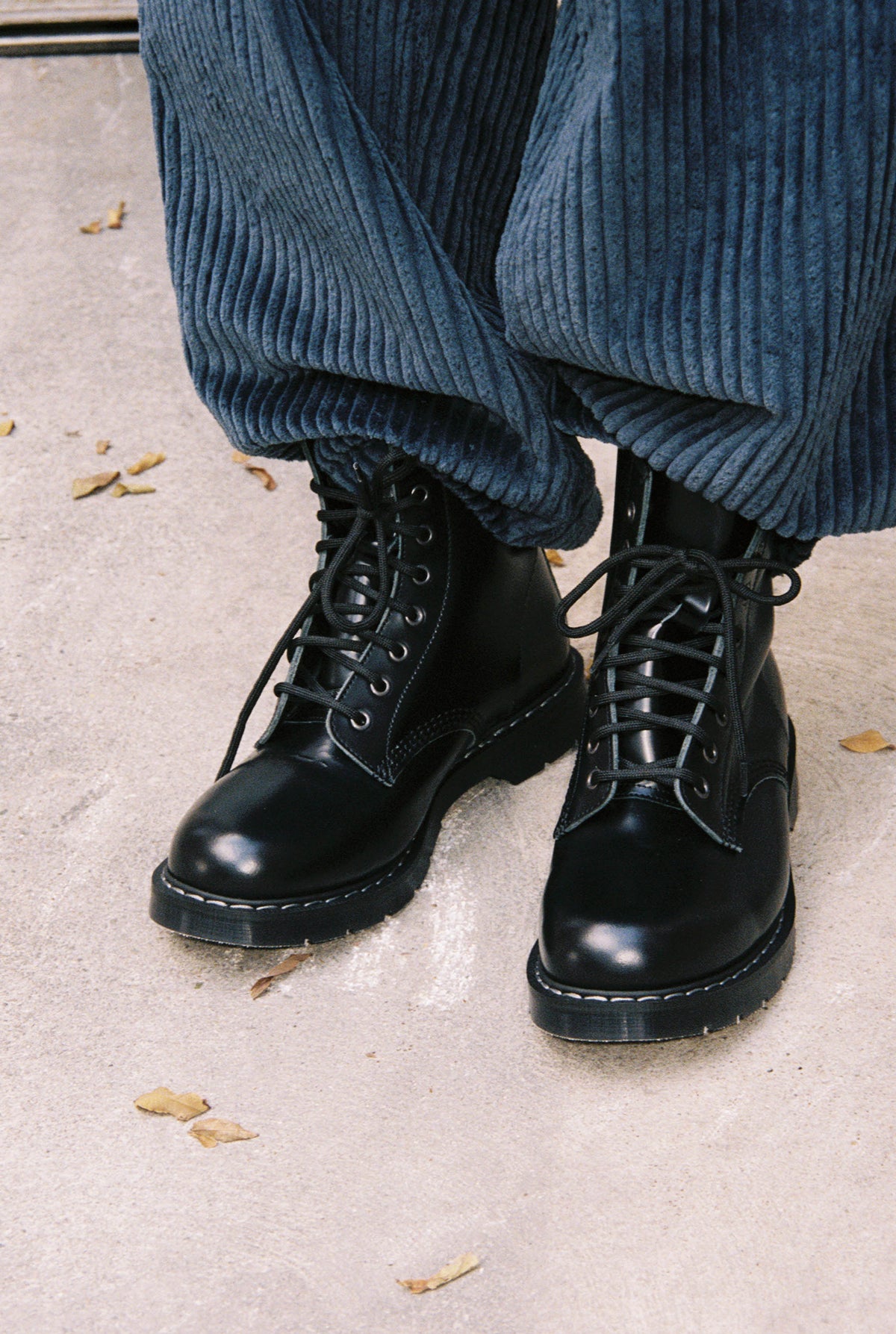 Solovair 8 Eye Derby Boot Black Hi-Shine